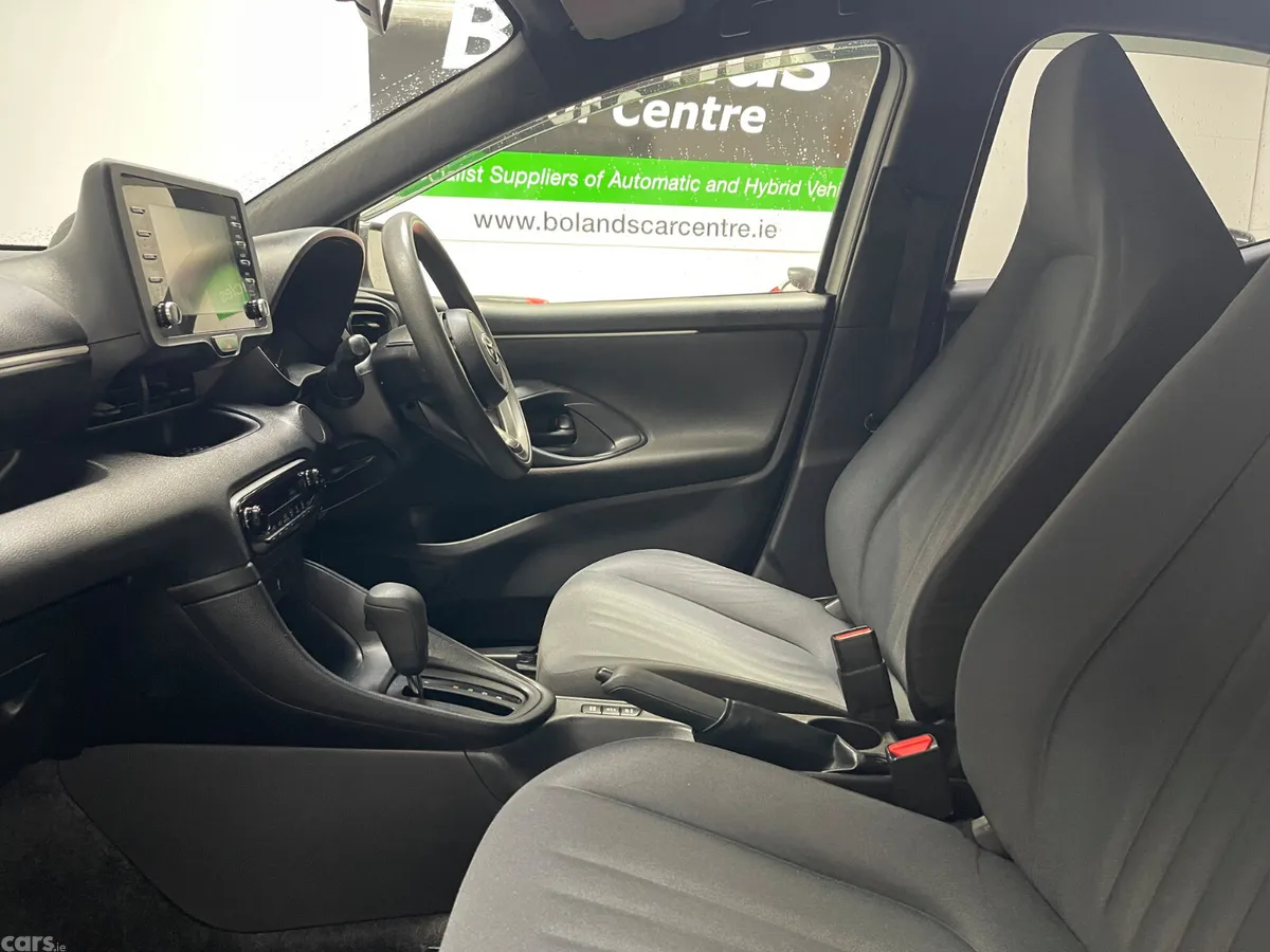 Toyota Yaris Hatchback, Petrol Hybrid, 2021, Silver