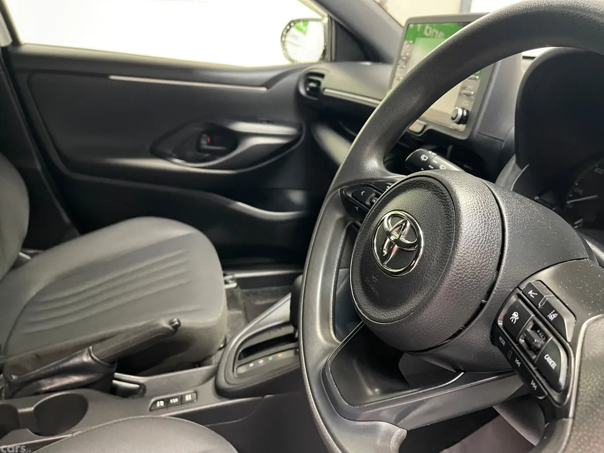 Toyota Yaris Hatchback, Petrol Hybrid, 2021, Silver