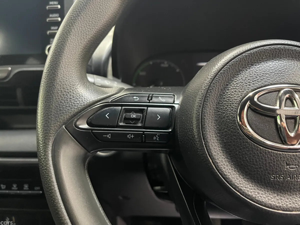 Toyota Yaris Hatchback, Petrol Hybrid, 2021, Silver