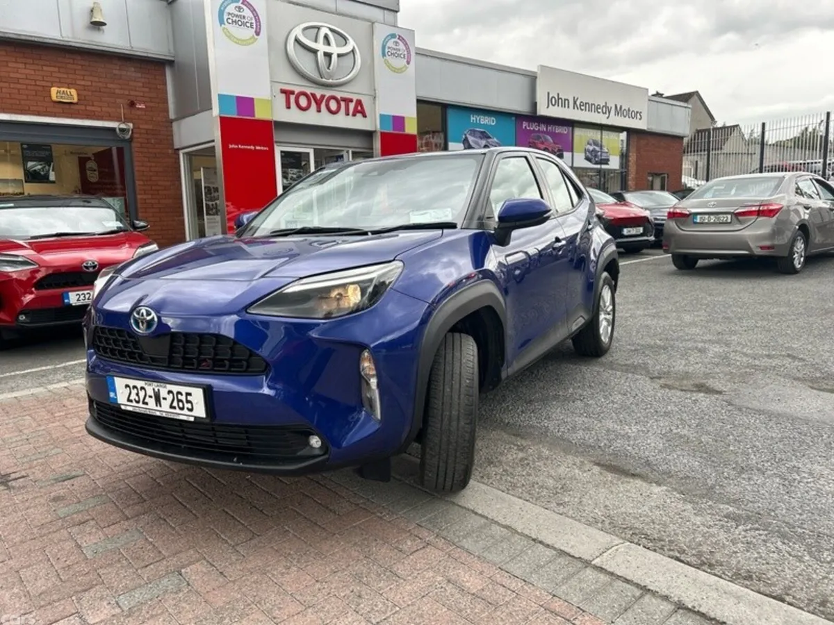 Toyota Yaris Cross Hatchback, Petrol Hybrid, 2023, Blue