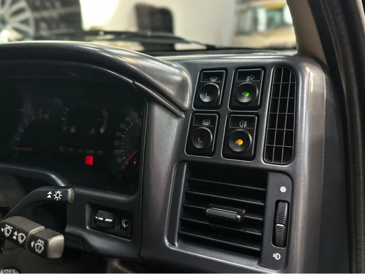 Ford Sierra Saloon, Petrol, 1993, Black