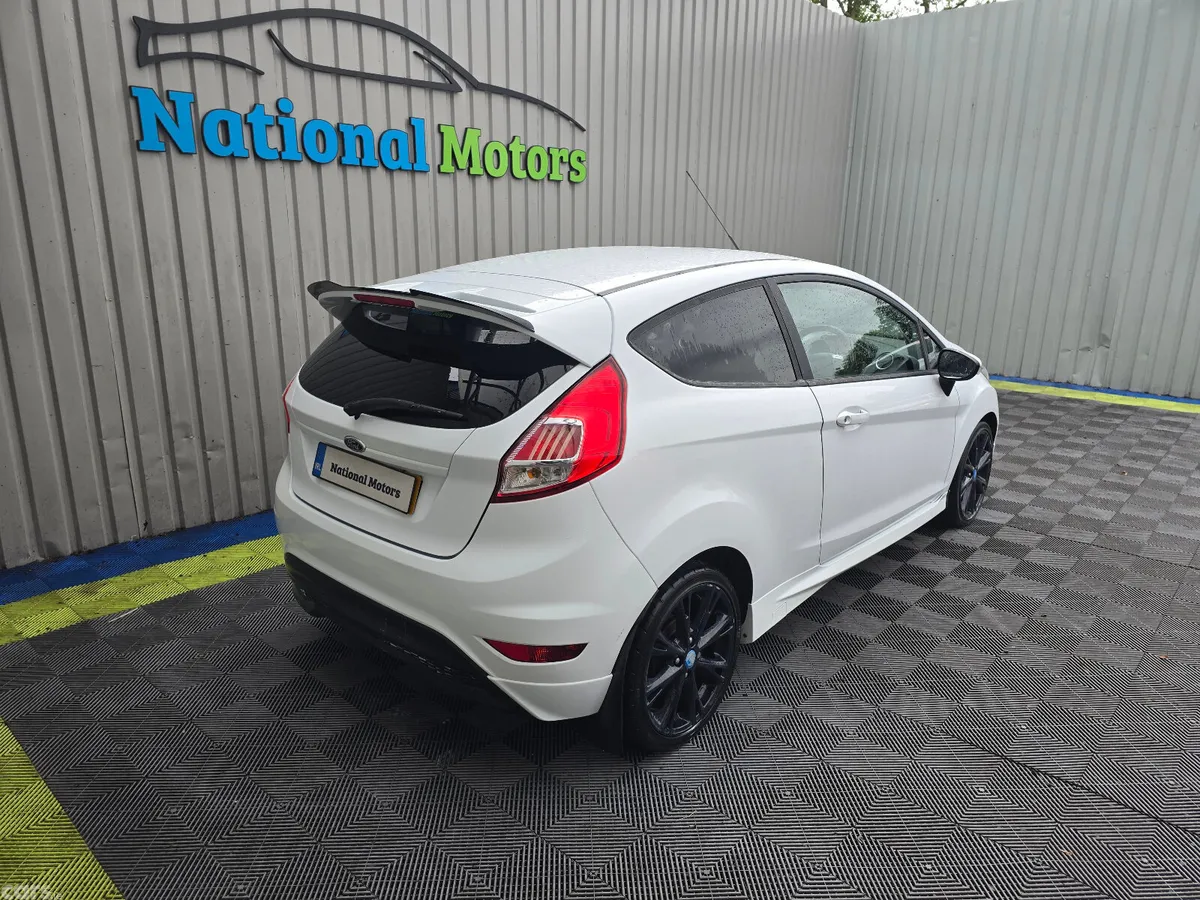 Ford Fiesta Hatchback, Petrol, 2016, White