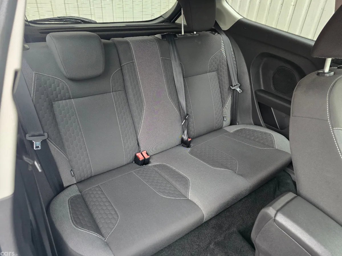 Ford Fiesta Hatchback, Petrol, 2016, White