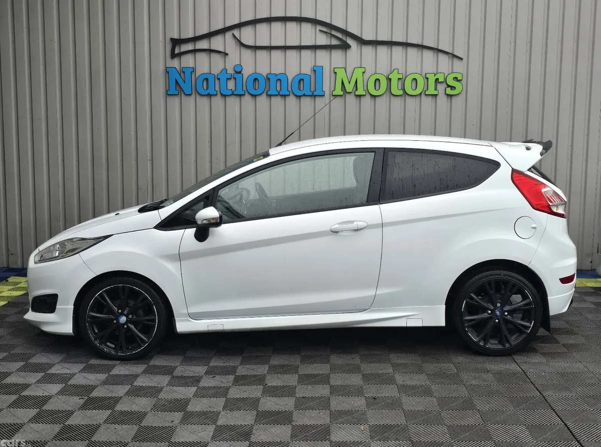 Ford Fiesta Hatchback, Petrol, 2016, White