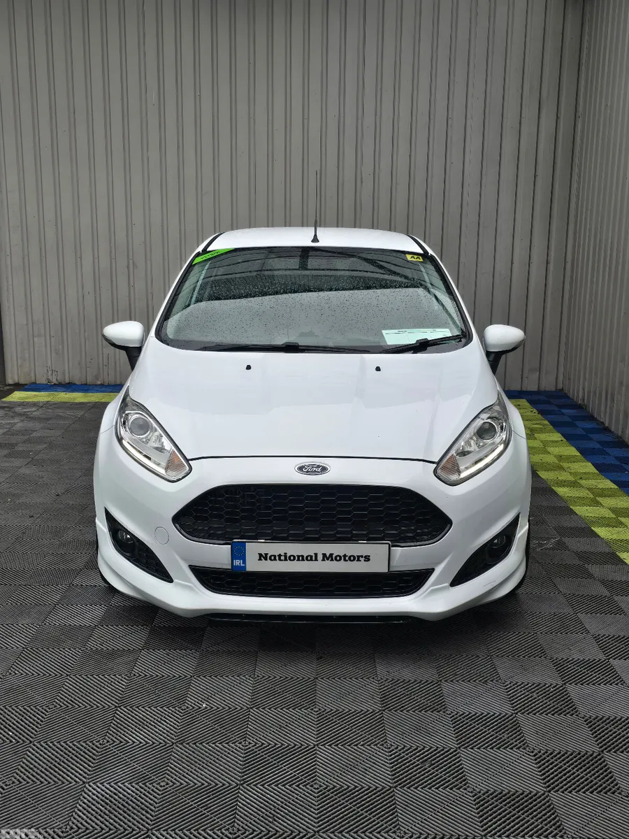 Ford Fiesta Hatchback, Petrol, 2016, White