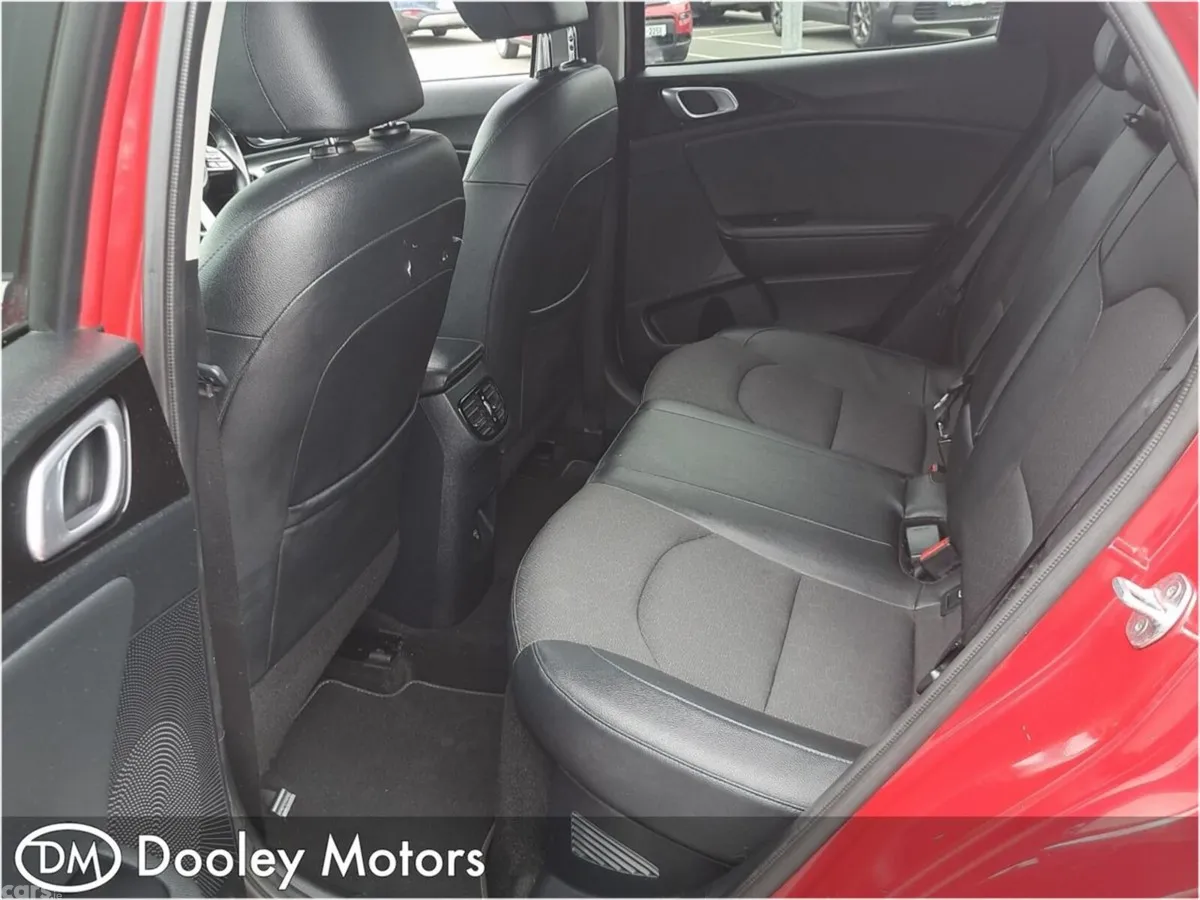 Kia XCeed Hatchback, Petrol Plug-in Hybrid, 2024, Red