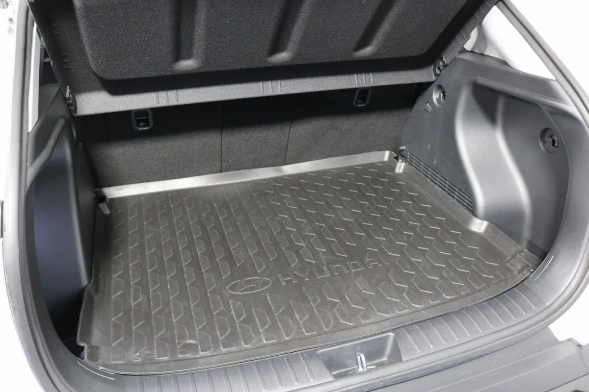 Hyundai KONA MPV, Petrol, 2025, White