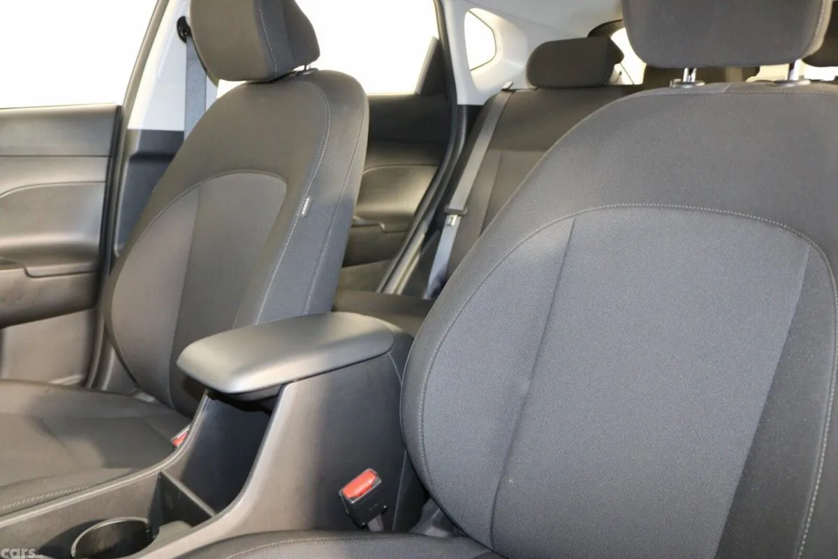 Hyundai KONA MPV, Petrol, 2025, White