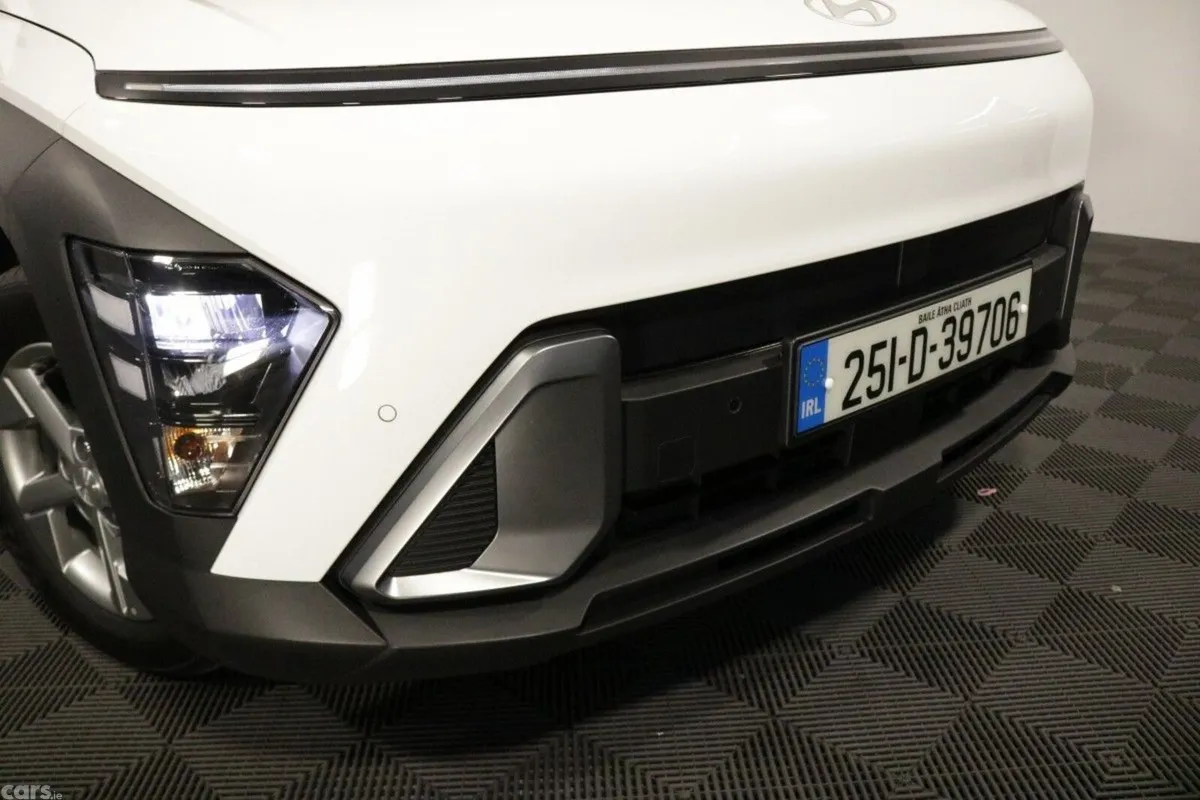 Hyundai KONA MPV, Petrol, 2025, White