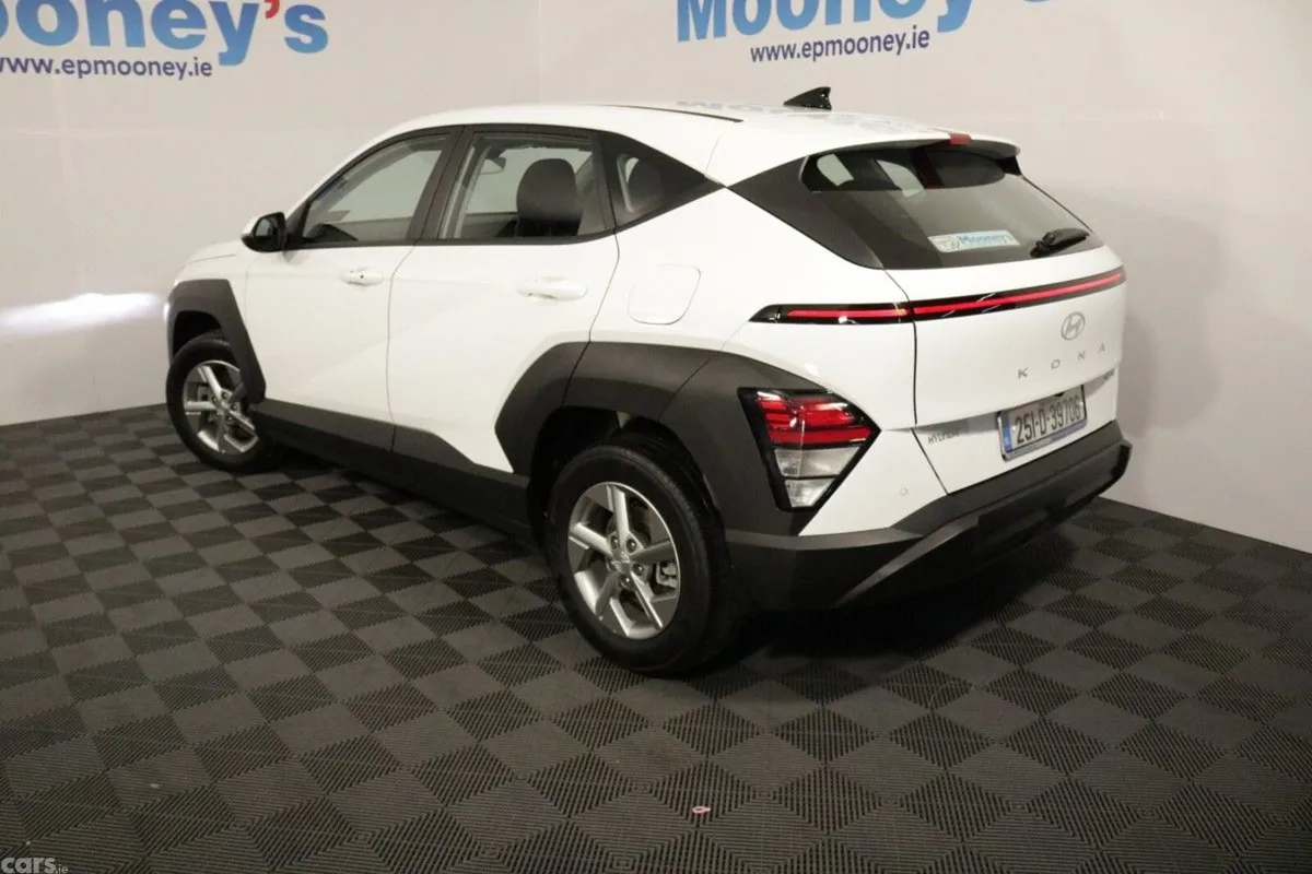 Hyundai KONA MPV, Petrol, 2025, White