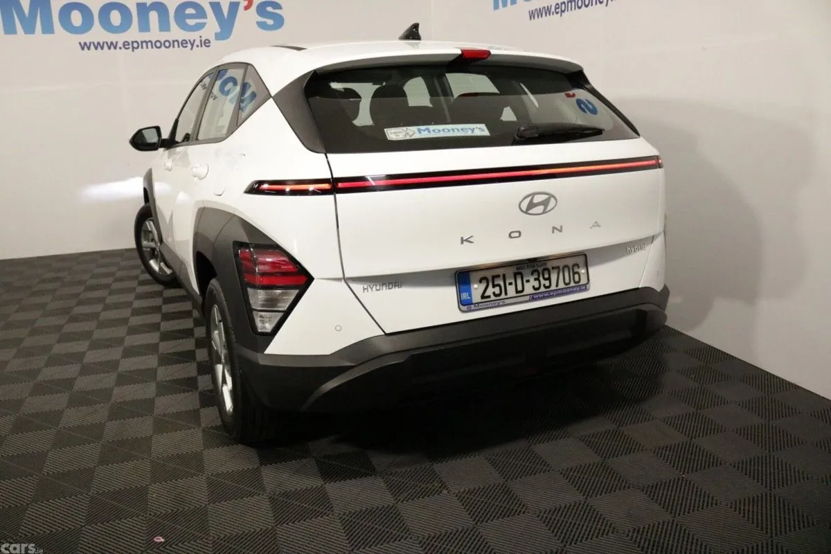 Hyundai KONA MPV, Petrol, 2025, White