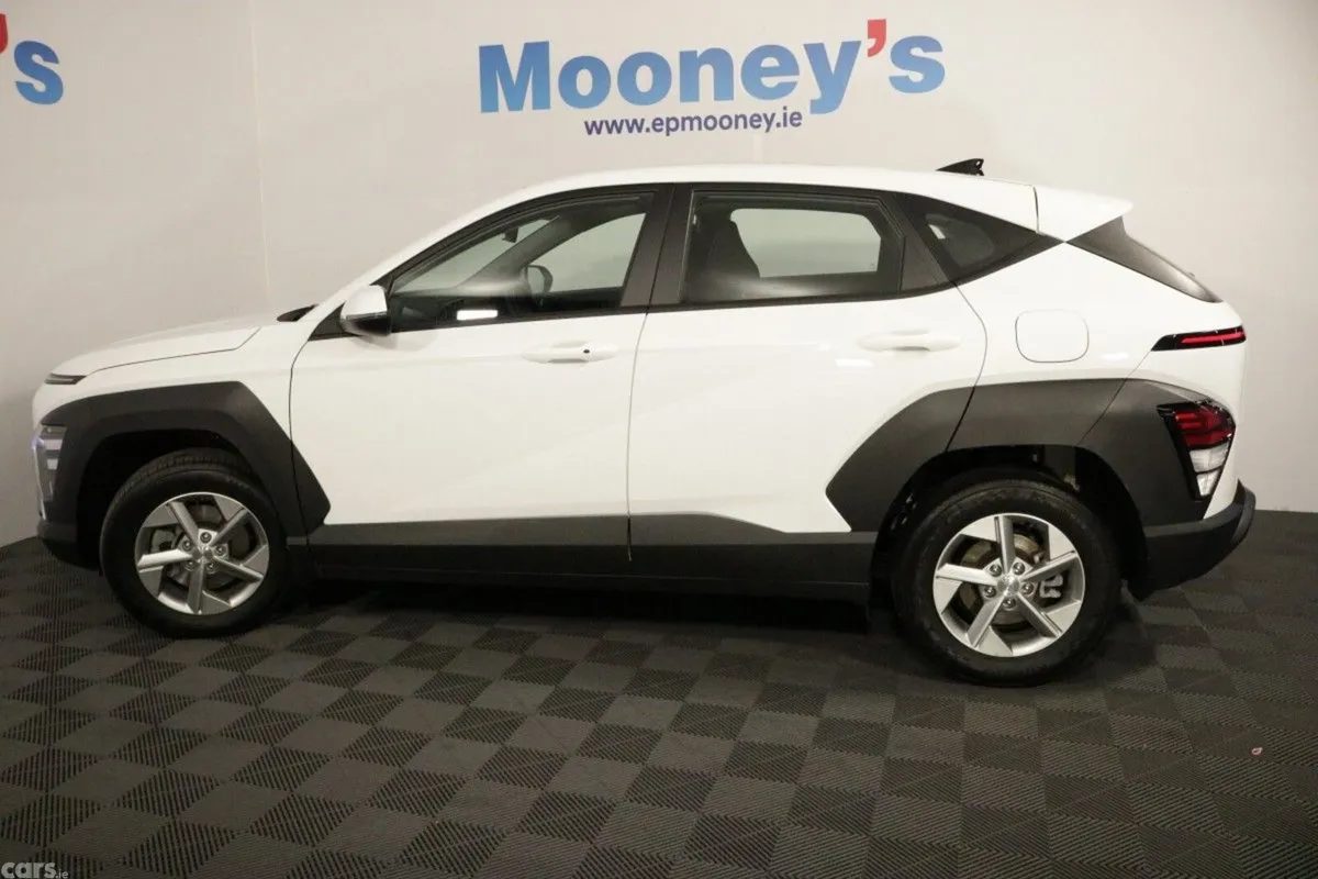 Hyundai KONA MPV, Petrol, 2025, White
