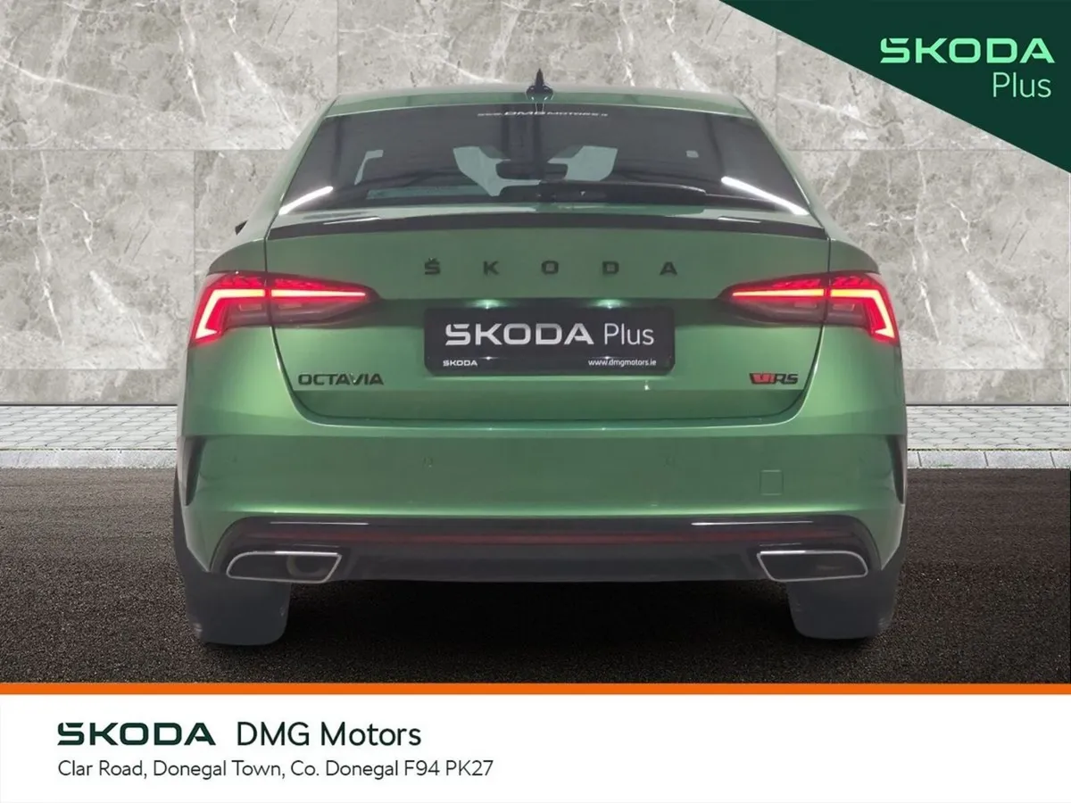 Skoda Octavia Saloon, Diesel, 2024, Green