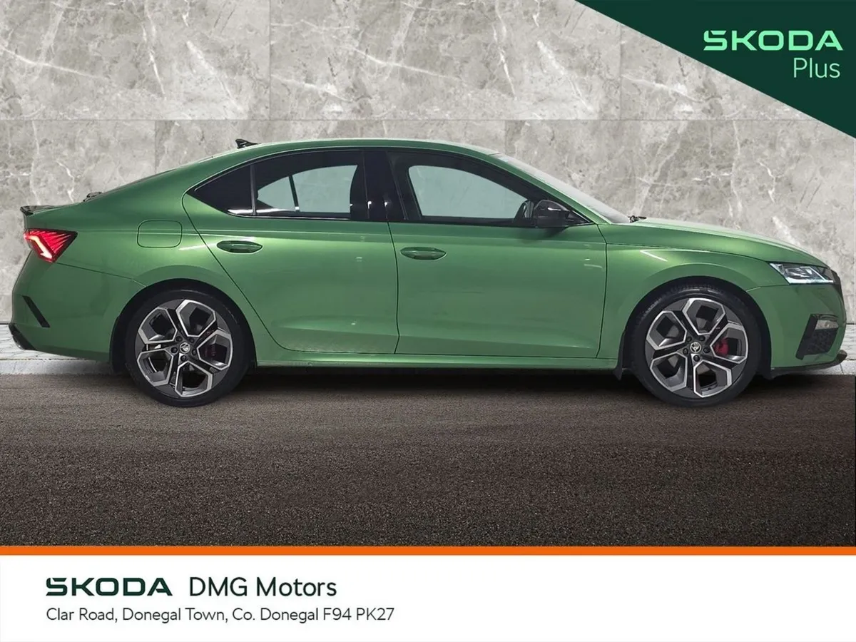 Skoda Octavia Saloon, Diesel, 2024, Green