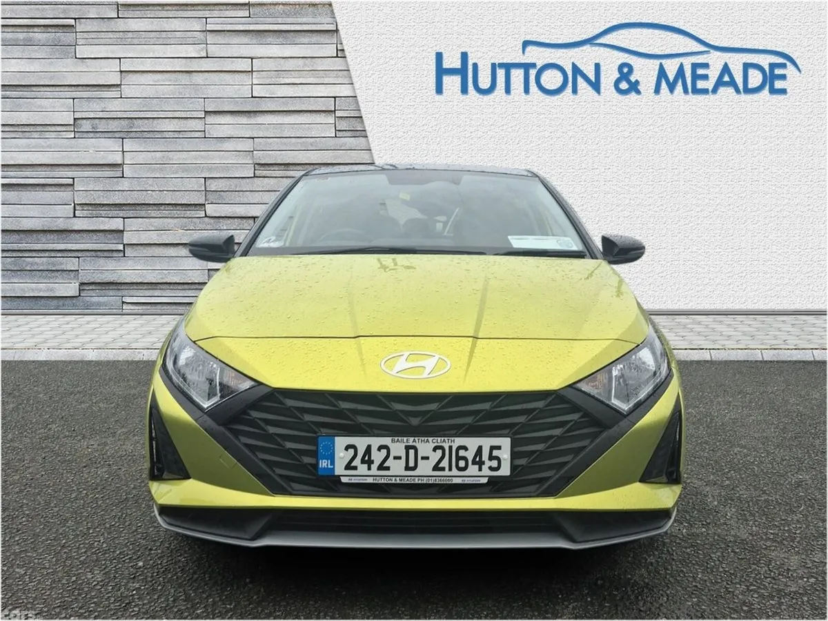 Hyundai i20 Hatchback, Petrol, 2024, Yellow