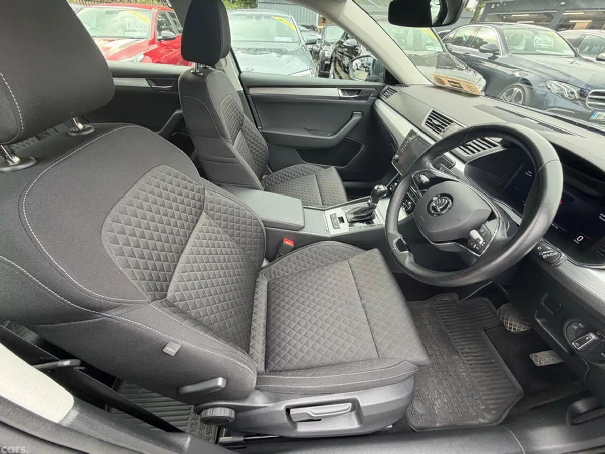 Skoda Superb Hatchback, Diesel, 2023, Grey