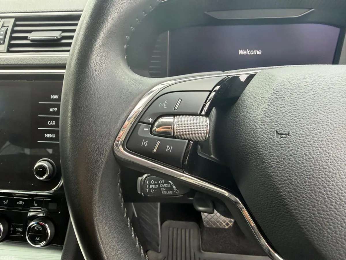 Skoda Superb Hatchback, Diesel, 2023, Grey