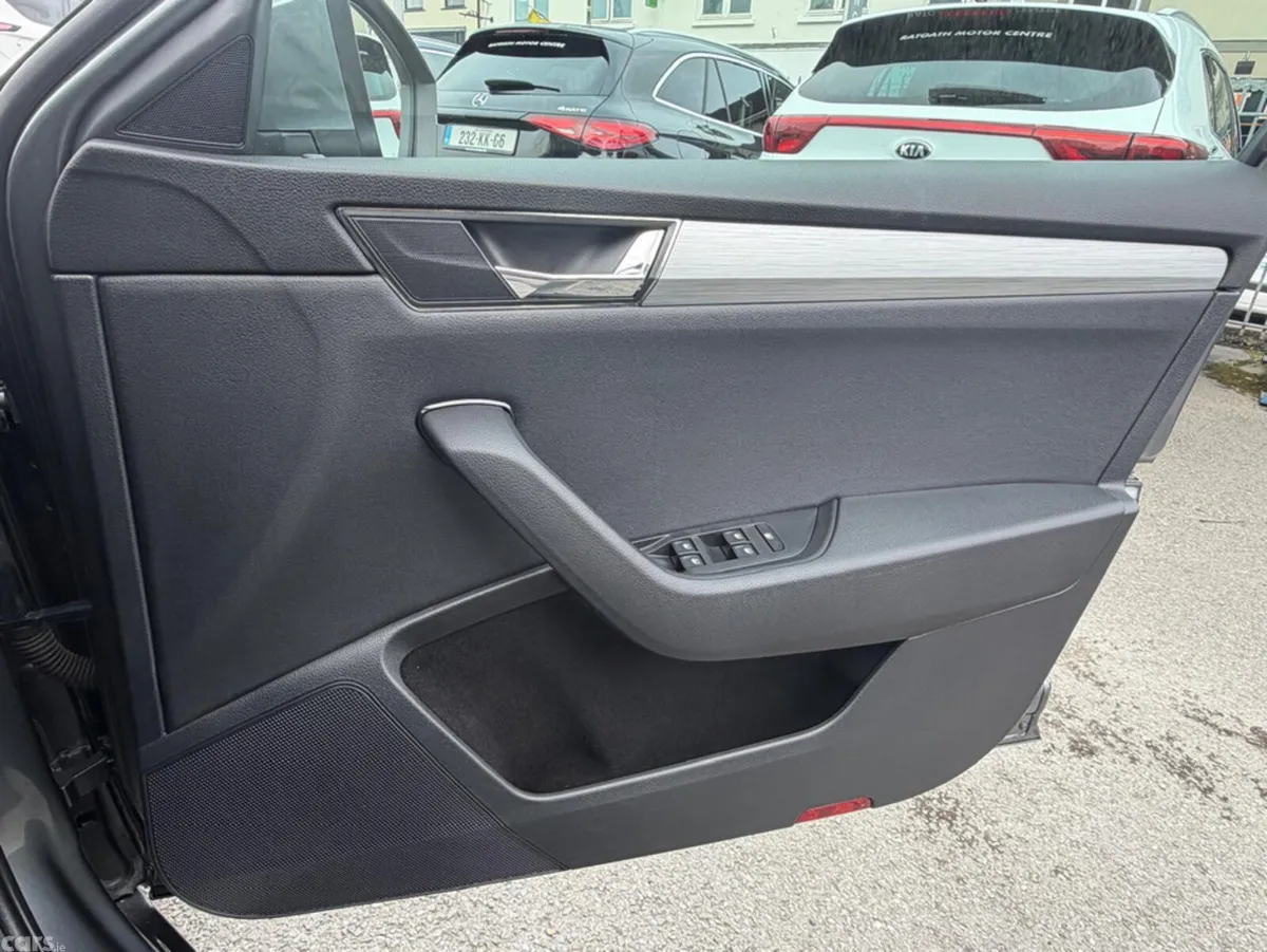 Skoda Superb Hatchback, Diesel, 2023, Grey