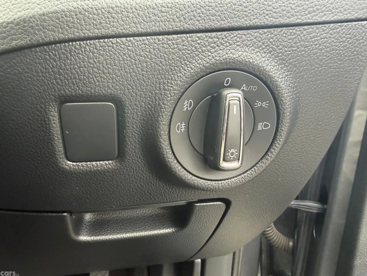 Skoda Superb Hatchback, Diesel, 2023, Grey