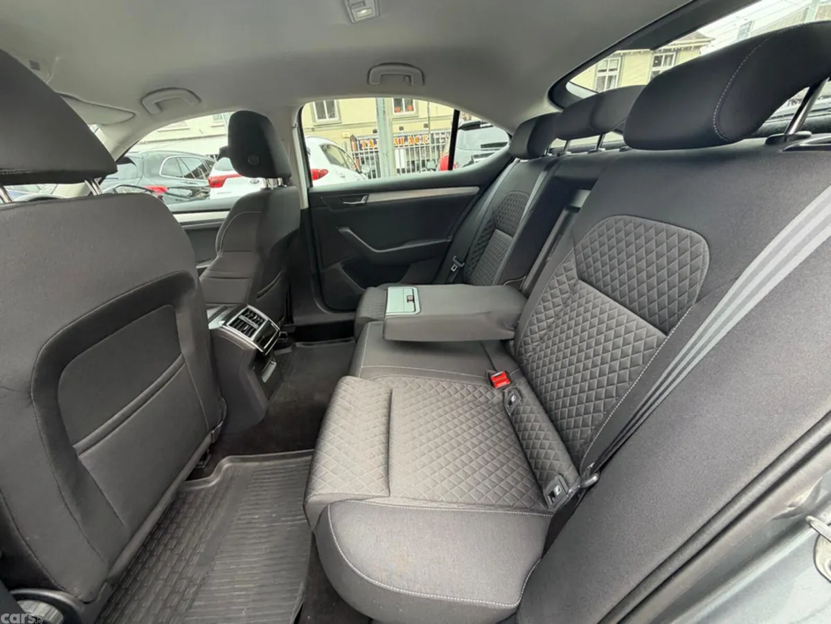 Skoda Superb Hatchback, Diesel, 2023, Grey