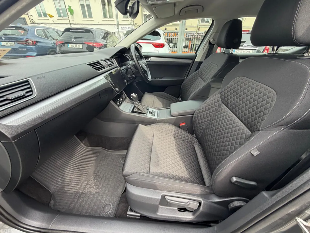 Skoda Superb Hatchback, Diesel, 2023, Grey