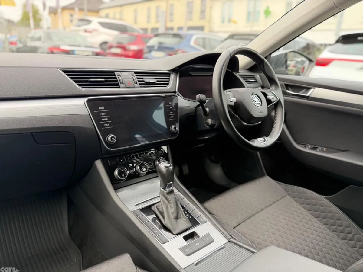 Skoda Superb Hatchback, Diesel, 2023, Grey