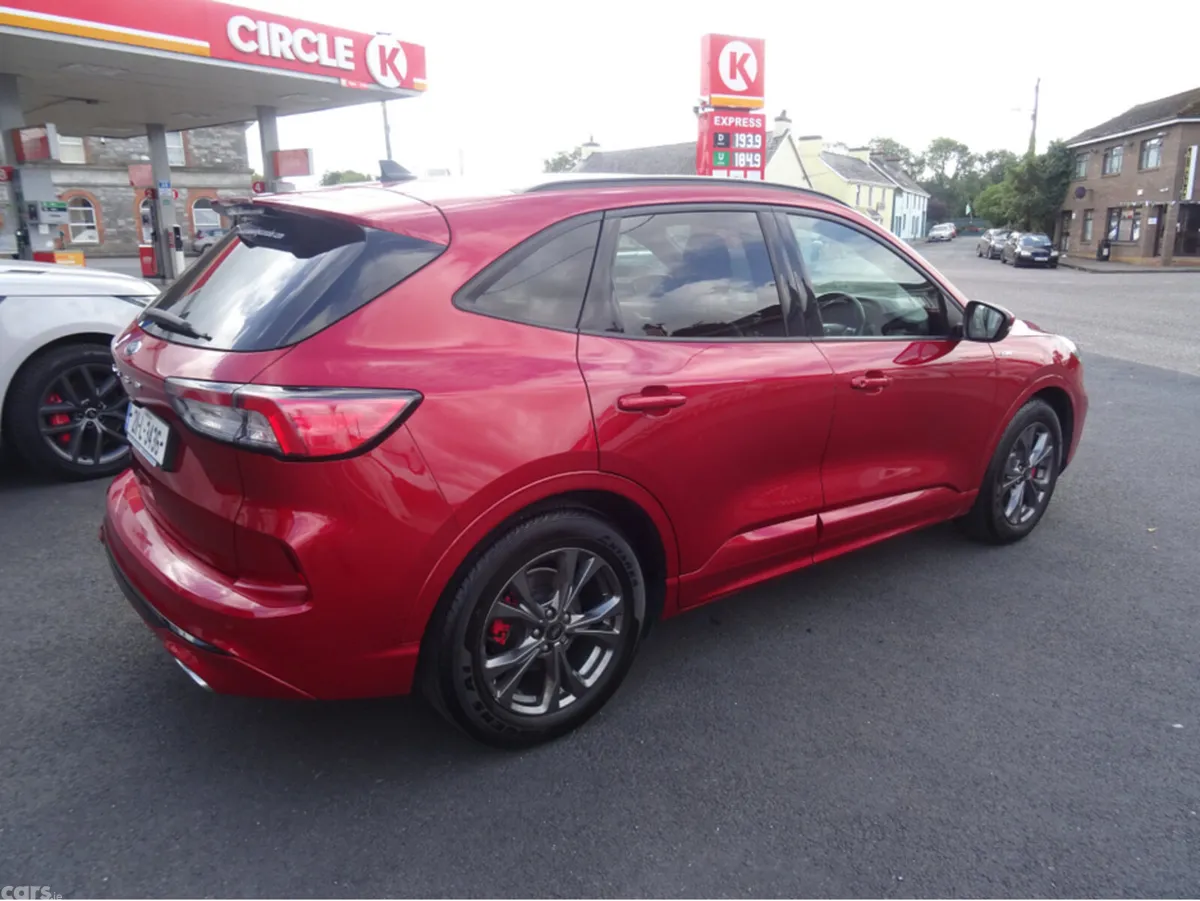 Ford Kuga MPV, Diesel, 2021, Red