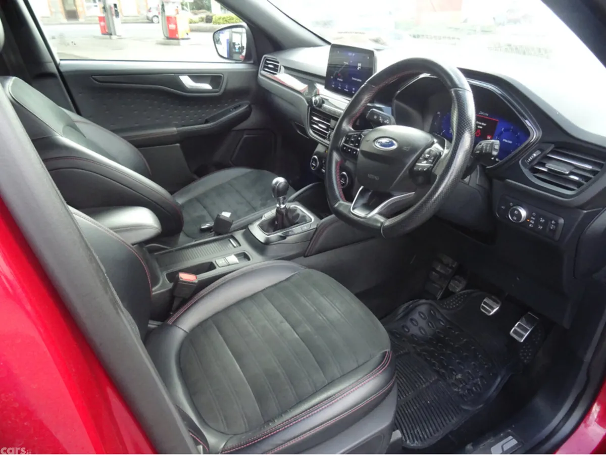 Ford Kuga MPV, Diesel, 2021, Red