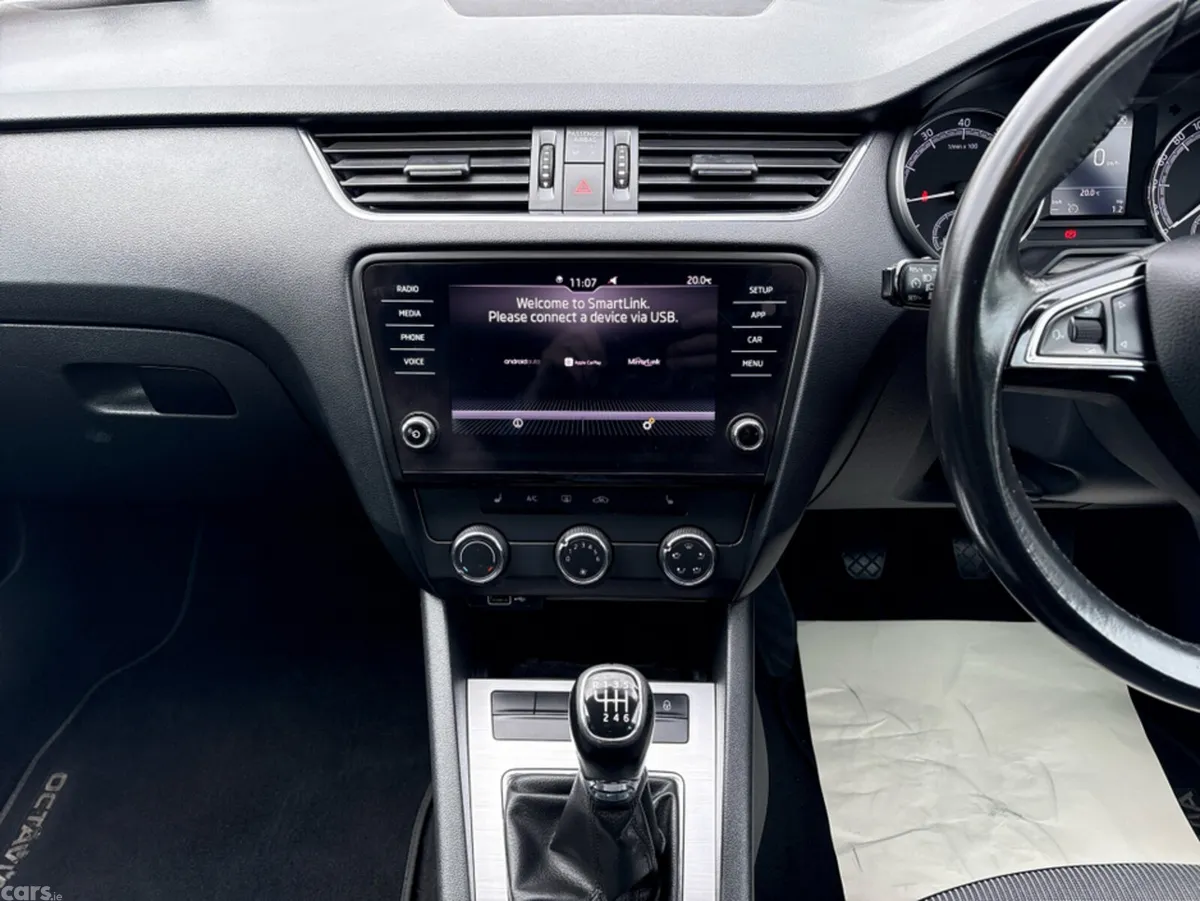 Skoda Octavia Hatchback, Petrol, 2020, Grey