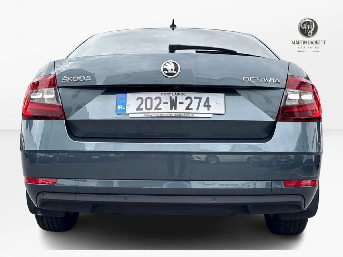 Skoda Octavia Hatchback, Petrol, 2020, Grey