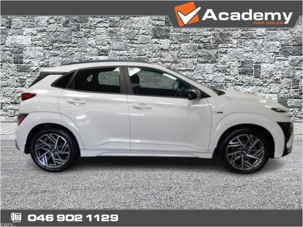 Hyundai KONA MPV, Petrol, 2023, White