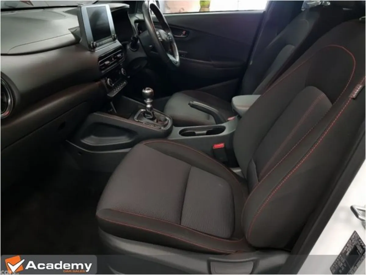 Hyundai KONA MPV, Petrol, 2023, White