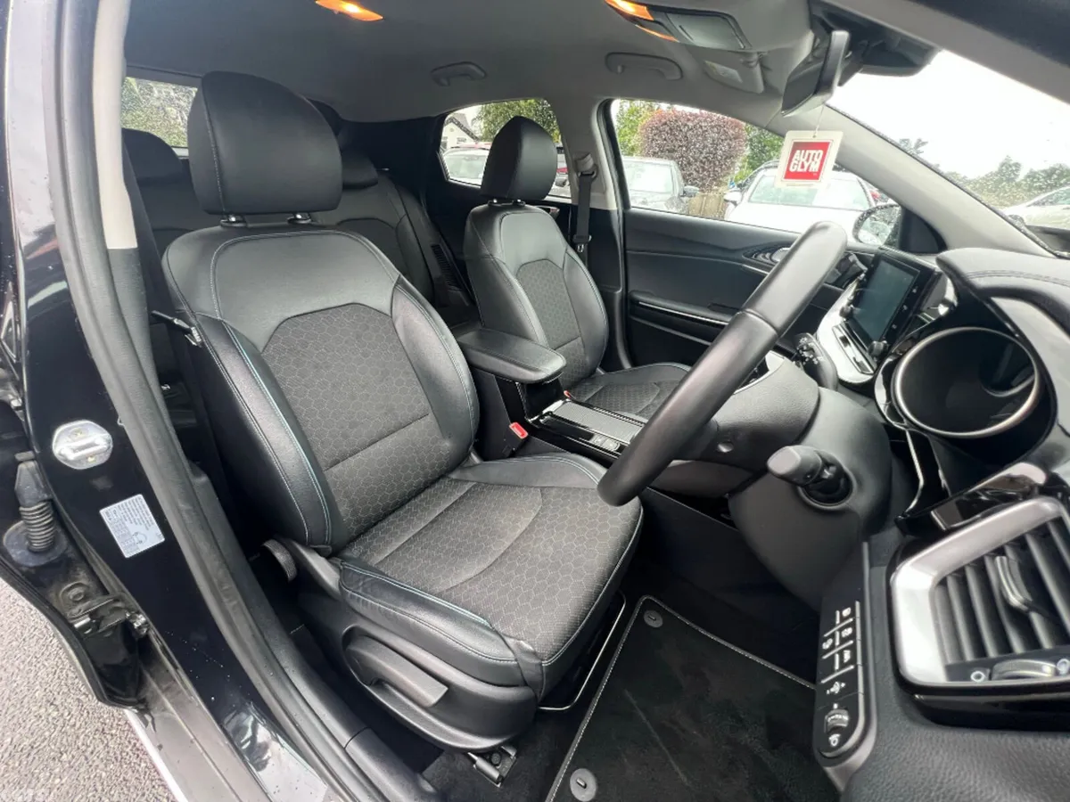 Kia XCeed Hatchback, Petrol Plug-in Hybrid, 2023, Black