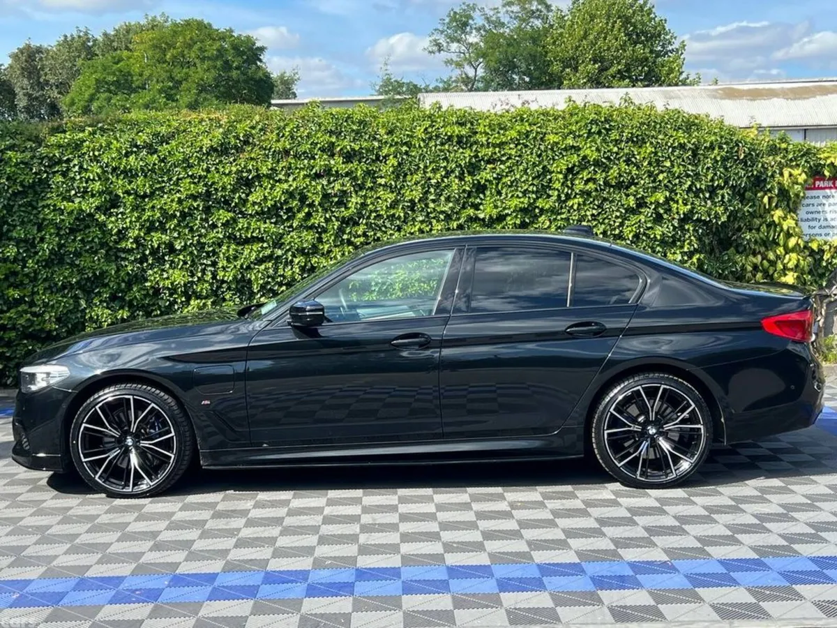 BMW 5-Series Saloon, Petrol Plug-in Hybrid, 2019, Black