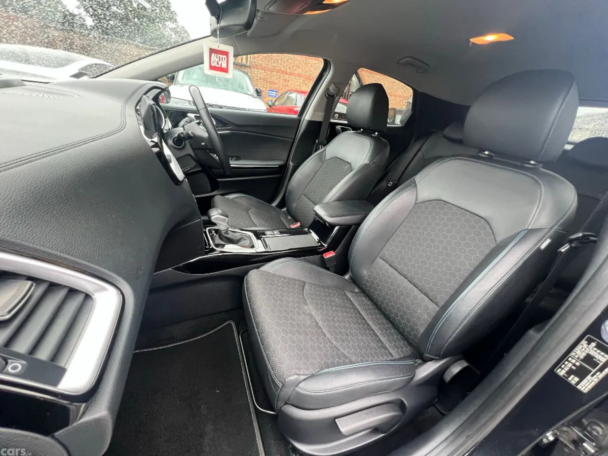 Kia XCeed Hatchback, Petrol Plug-in Hybrid, 2023, Black