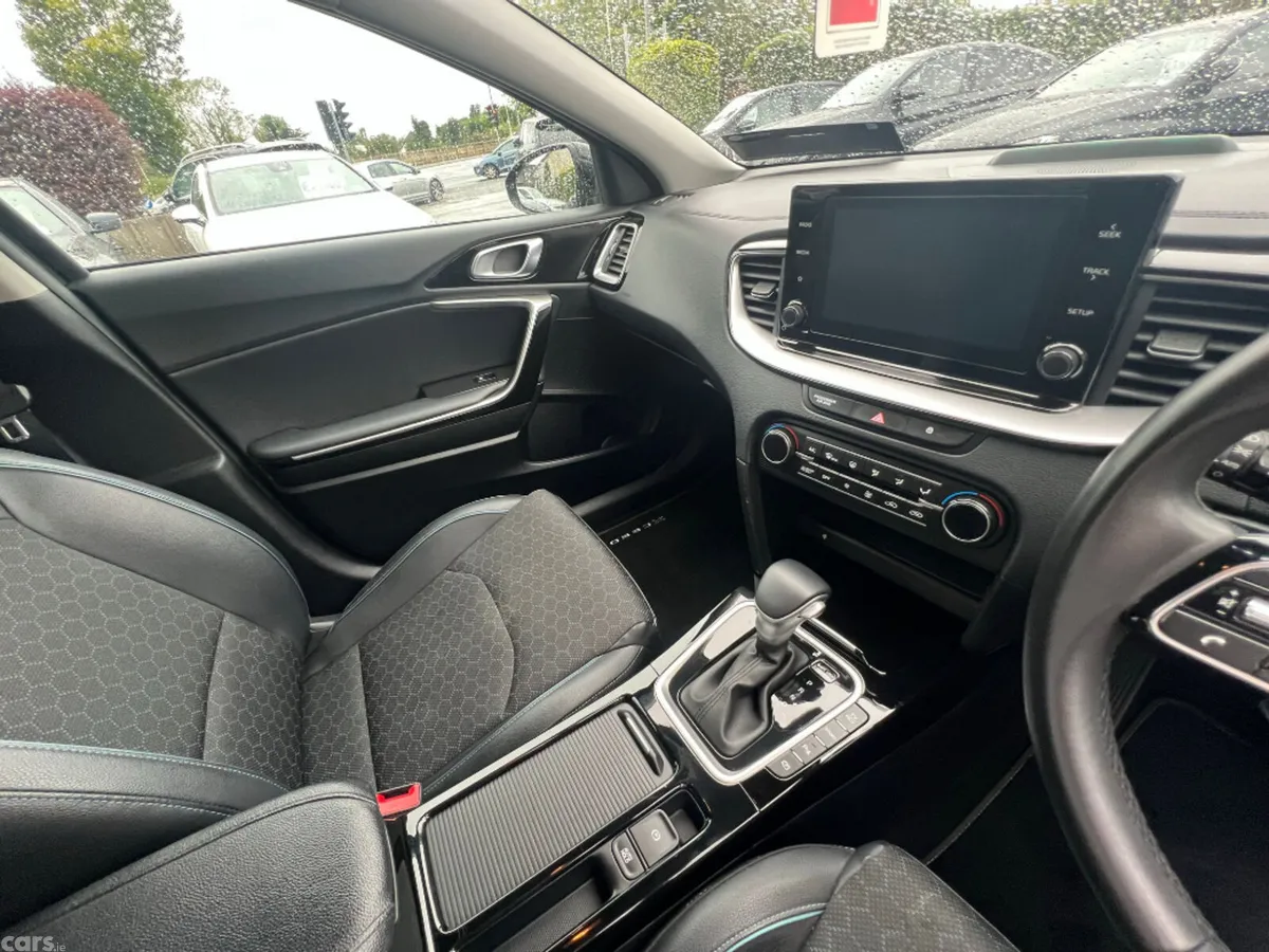 Kia XCeed Hatchback, Petrol Plug-in Hybrid, 2023, Black