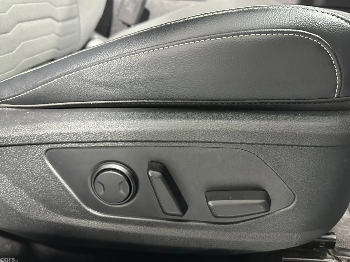 Kia Sportage SUV, Petrol Plug-in Hybrid, 2023, White