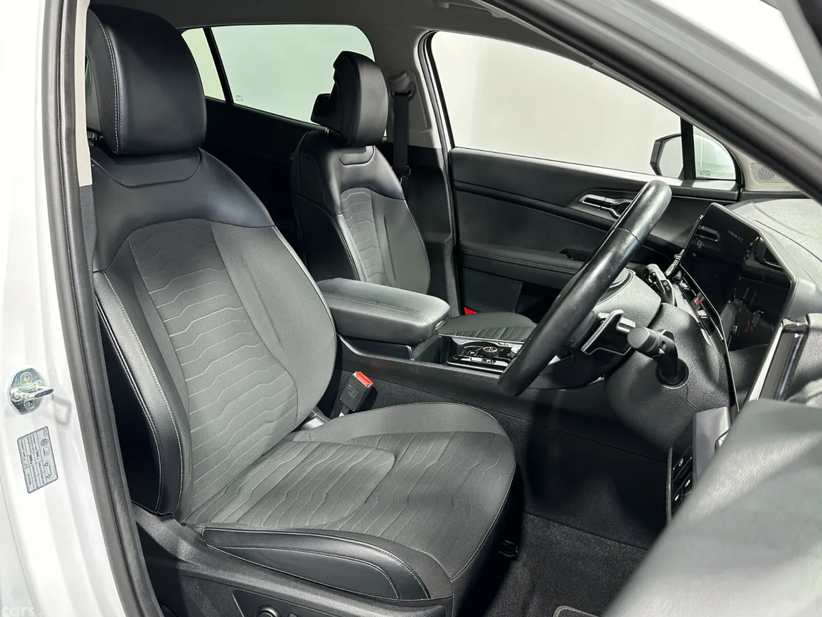 Kia Sportage SUV, Petrol Plug-in Hybrid, 2023, White