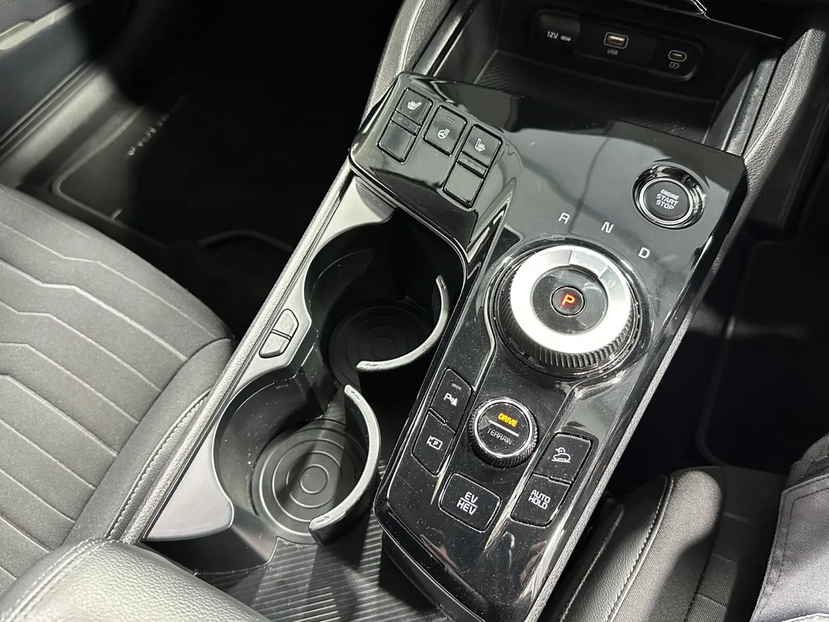 Kia Sportage SUV, Petrol Plug-in Hybrid, 2023, White