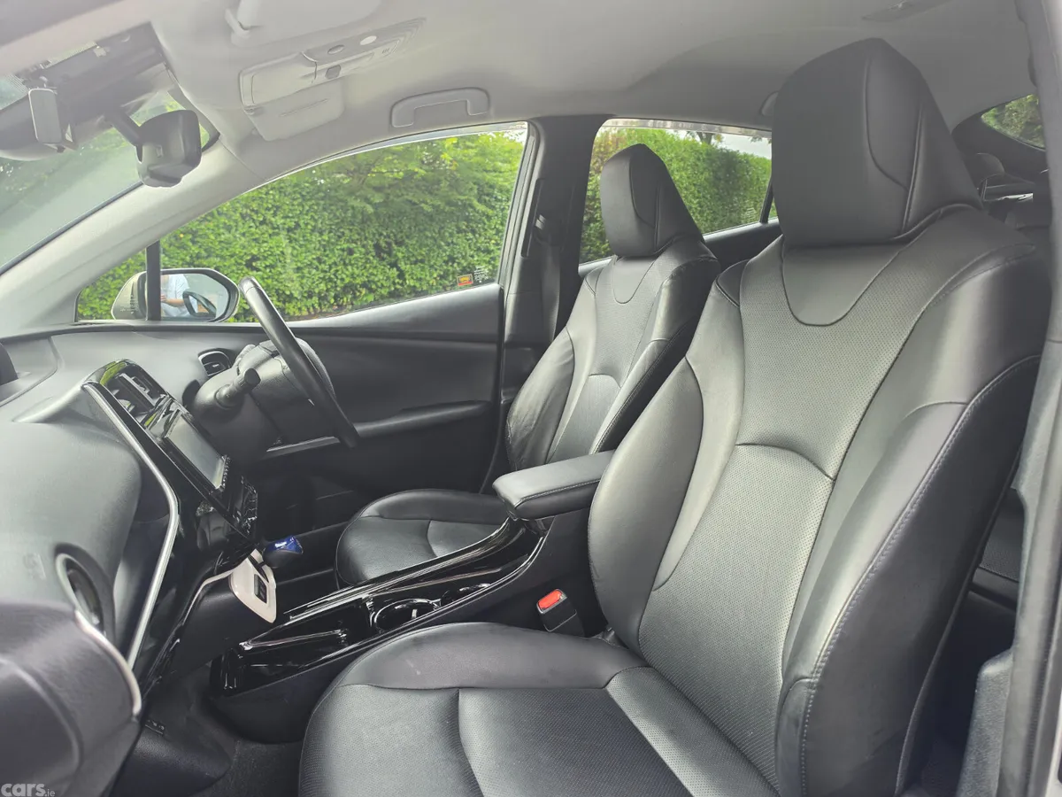 Toyota Prius Hatchback, Petrol Hybrid, 2019, White