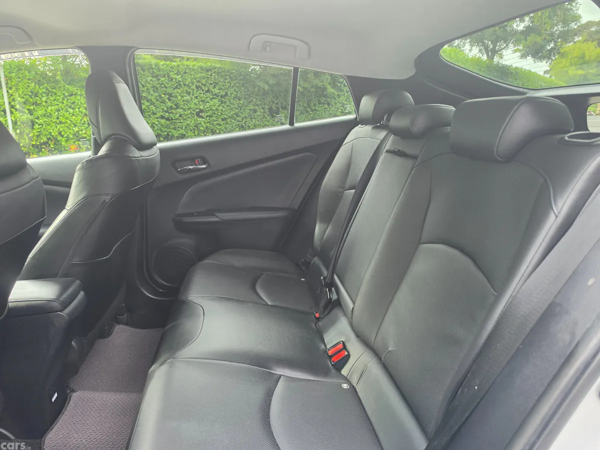 Toyota Prius Hatchback, Petrol Hybrid, 2019, White