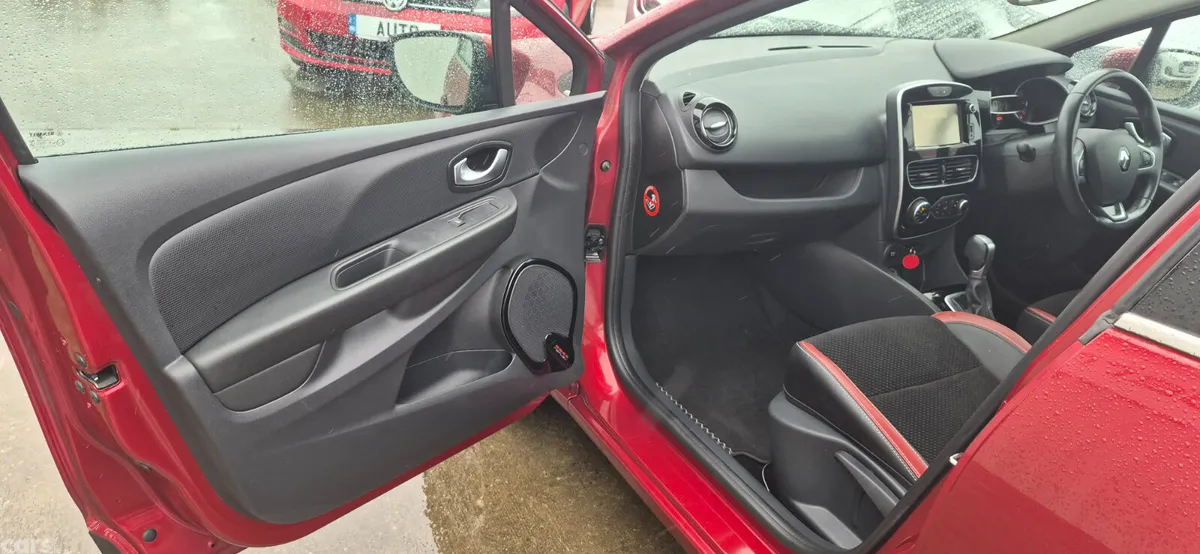 Renault Clio Hatchback, Petrol, 2018, Red