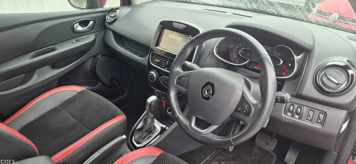 Renault Clio Hatchback, Petrol, 2018, Red