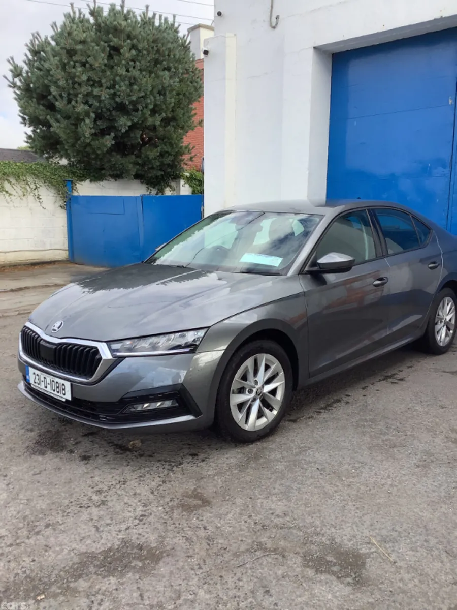 Skoda Octavia Saloon, Diesel, 2023, Grey