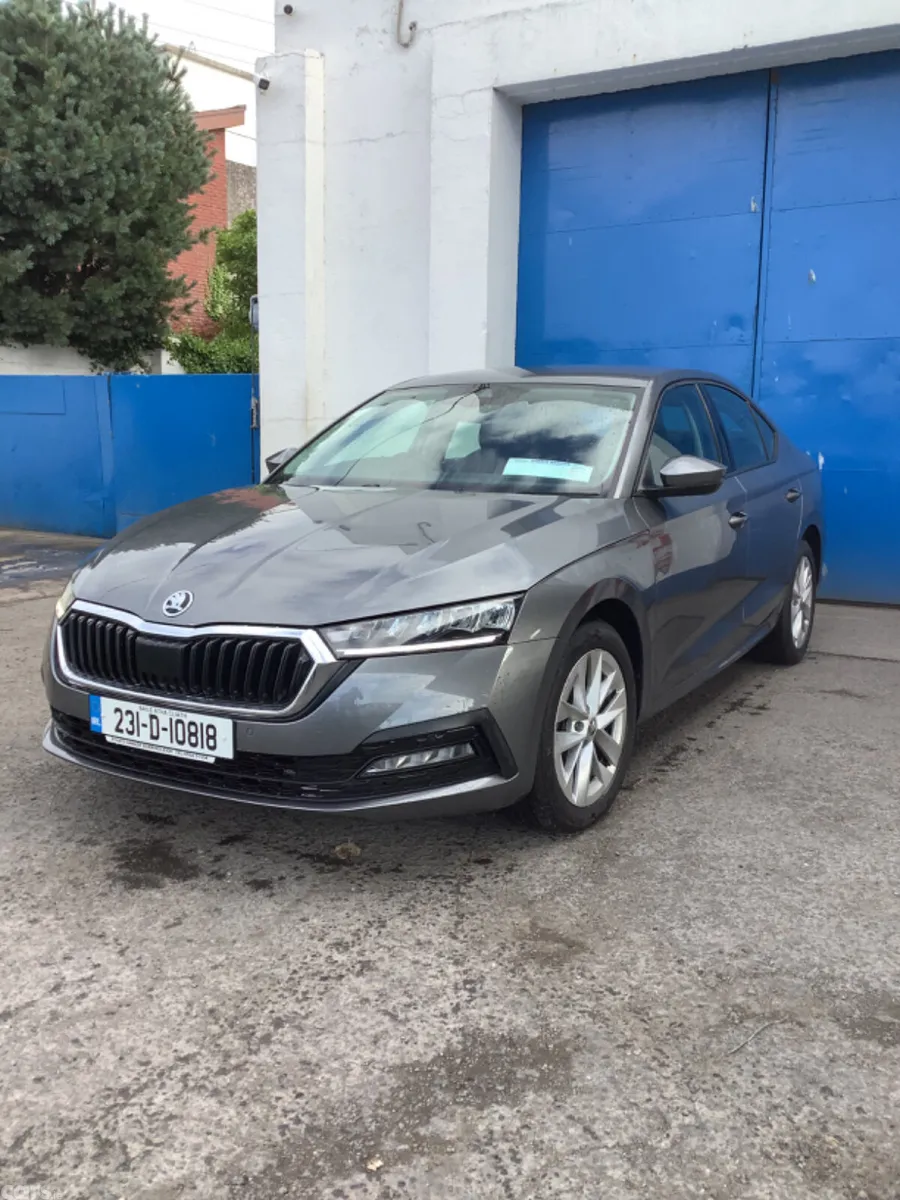 Skoda Octavia Saloon, Diesel, 2023, Grey