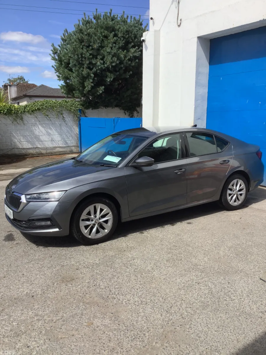 Skoda Octavia Saloon, Diesel, 2023, Grey