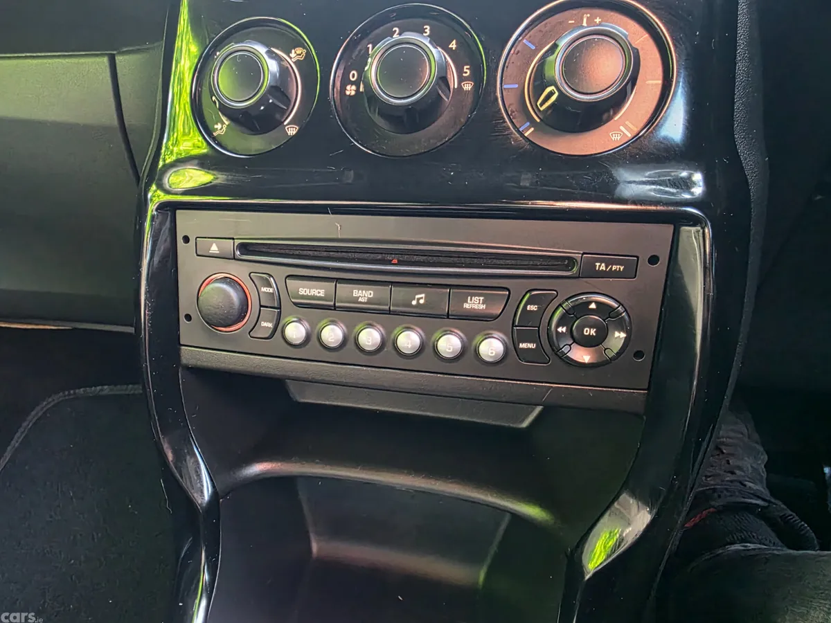 Citroen DS 3 Hatchback, Diesel, 2011, Black