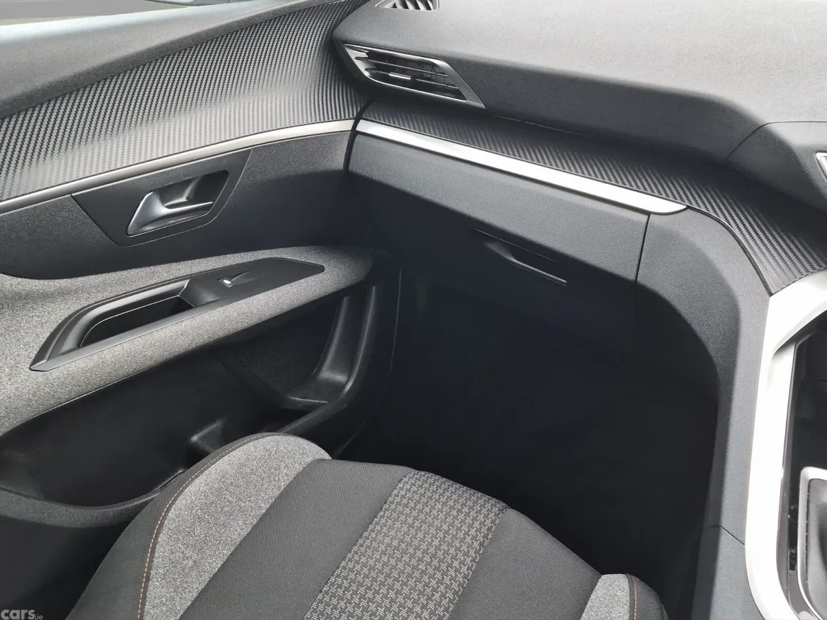 Peugeot 3008 MPV, Diesel, 2019, White