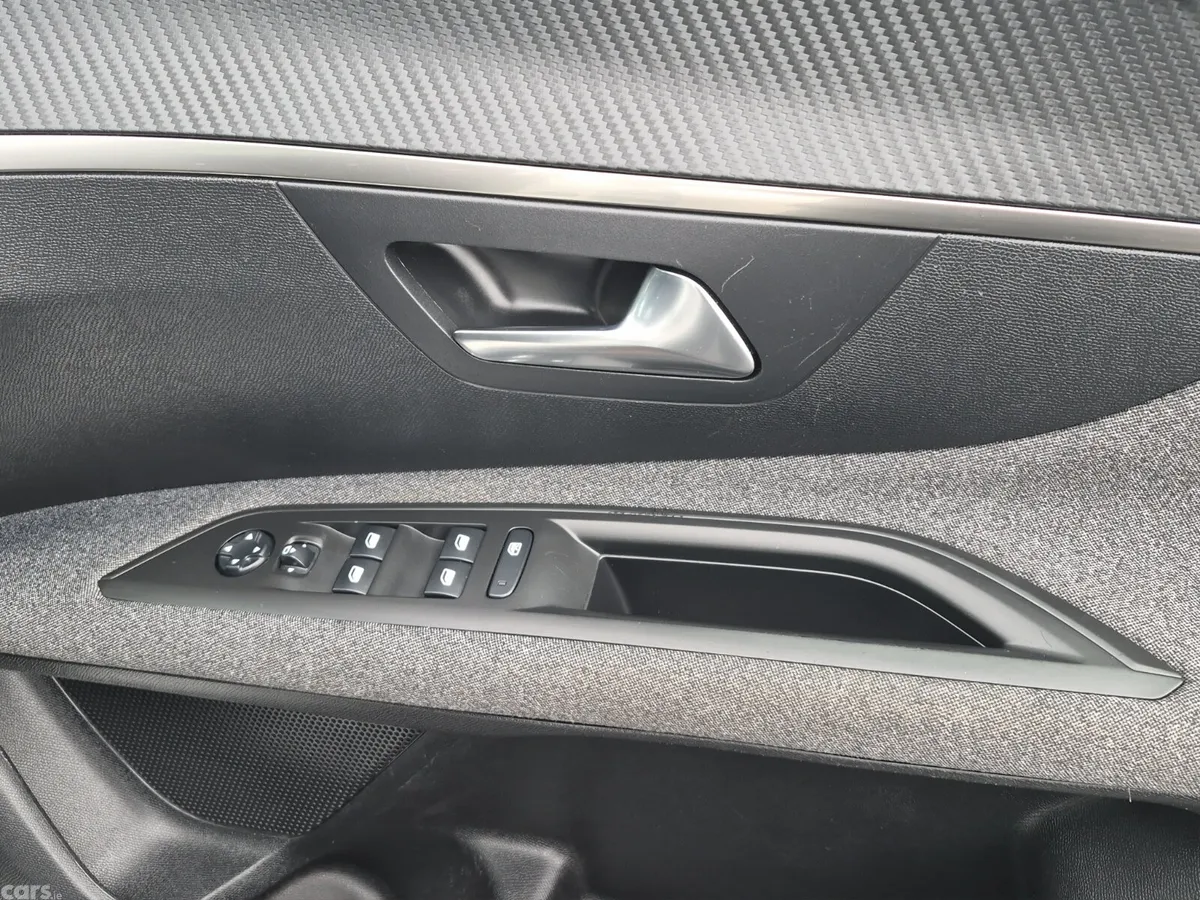 Peugeot 3008 MPV, Diesel, 2019, White