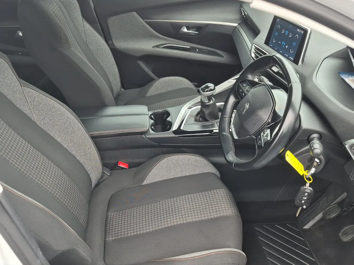 Peugeot 3008 MPV, Diesel, 2019, White
